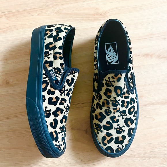 Vans Classic Slip-On Leopard Skull crossbones Women 8.5 US Mens 7.0US - Picture 10 of 11